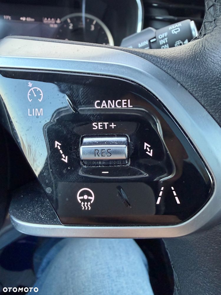 Jaguar F-Pace 2.0 D200 mHEV AWD SE - 32