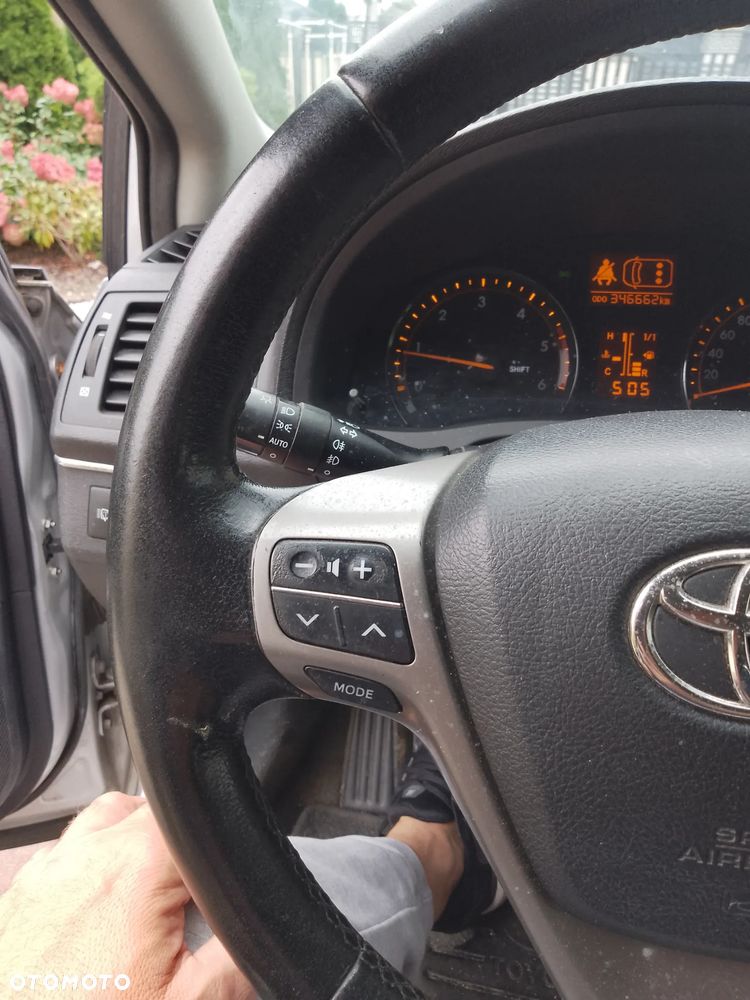 Toyota Avensis 2.0 D-4D - 11