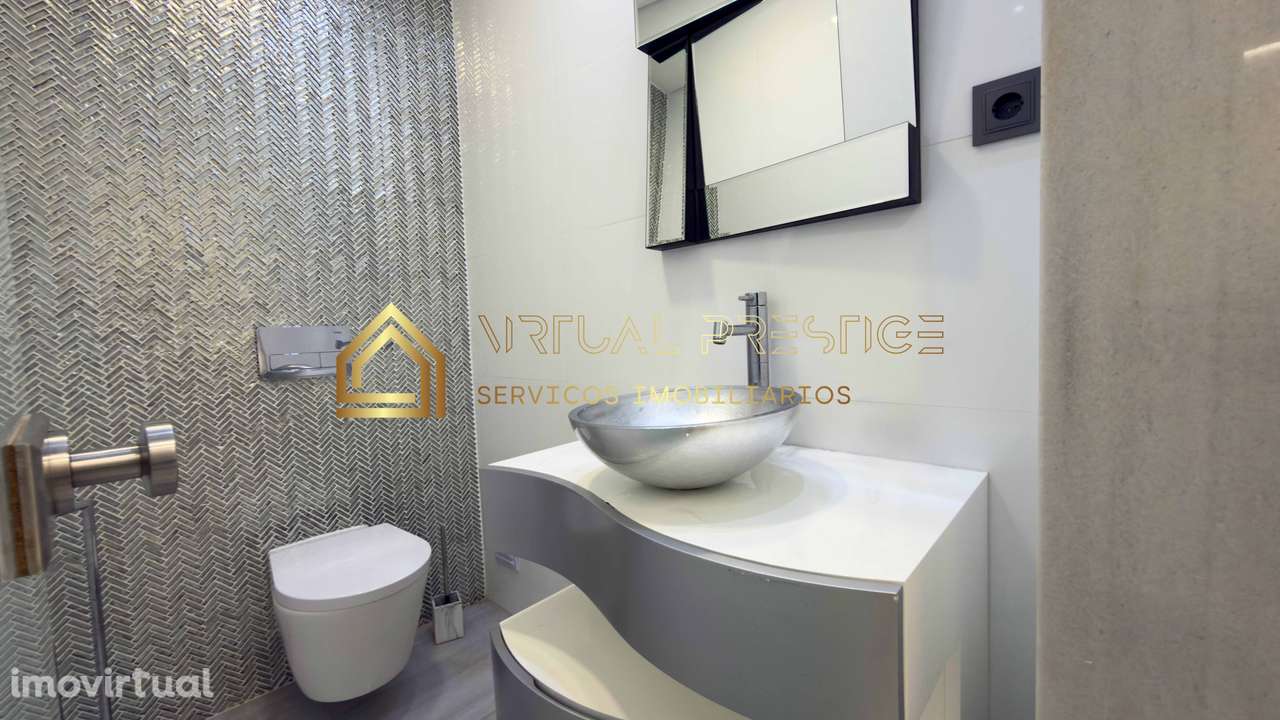 Moradia T4 Remodelada com Piscina em Belverde - Grande imagem: 3/36