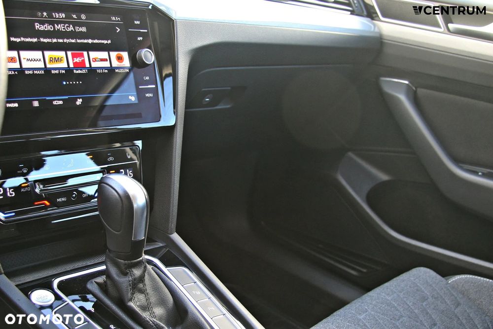 Volkswagen Passat Variant 2.0 TSI Business DSG - 14