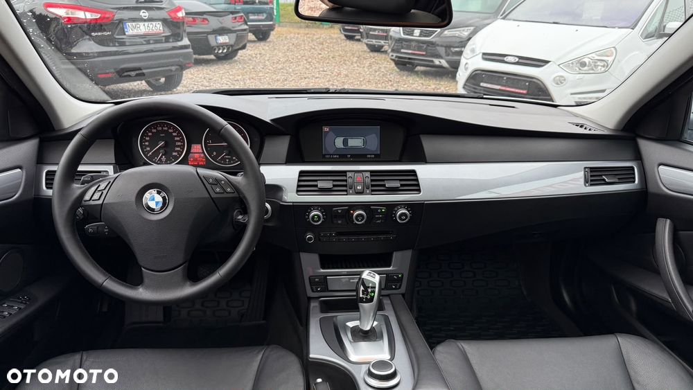 BMW Seria 5 520d Edition Exclusive - 17