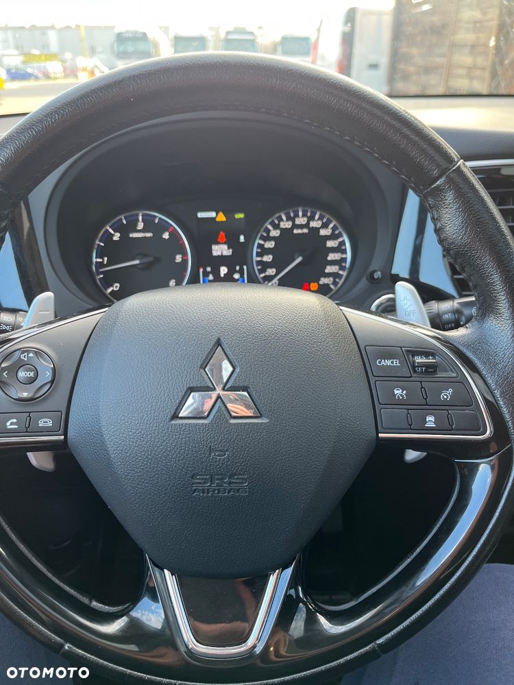 Mitsubishi Outlander - 23