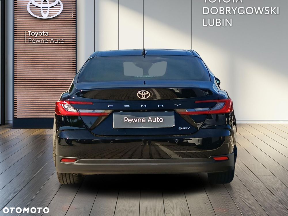 Toyota Camry - 4