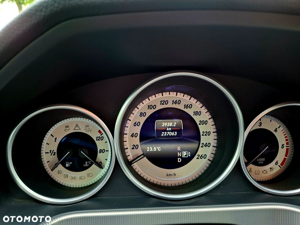 Mercedes-Benz Klasa E 250 CDI 7G-TRONIC Avantgarde - 16