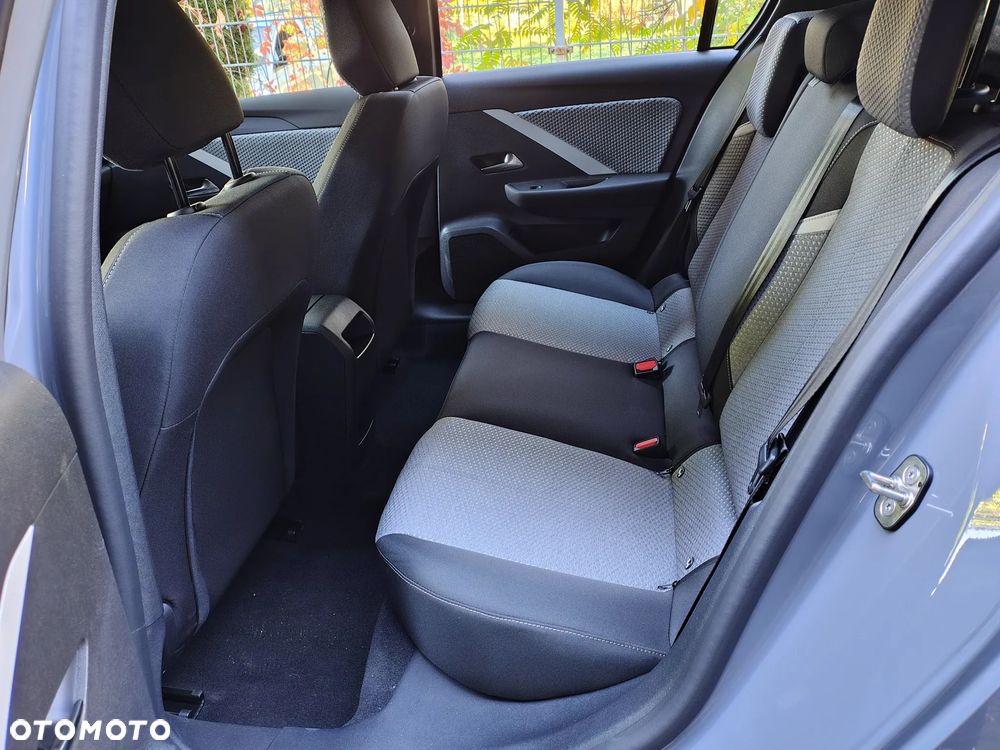 Opel Astra 1.2 T mHEV Business Edition S&S eDTC - 14