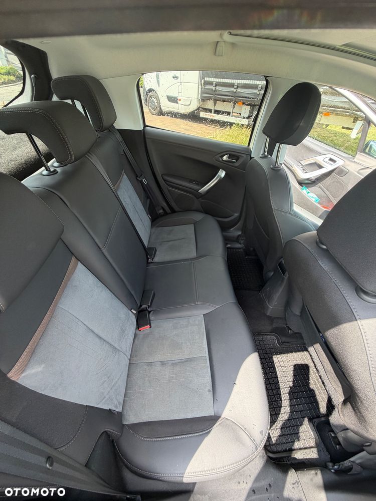 Peugeot 208 1.2 PureTech Allure S&S EAT6 - 6