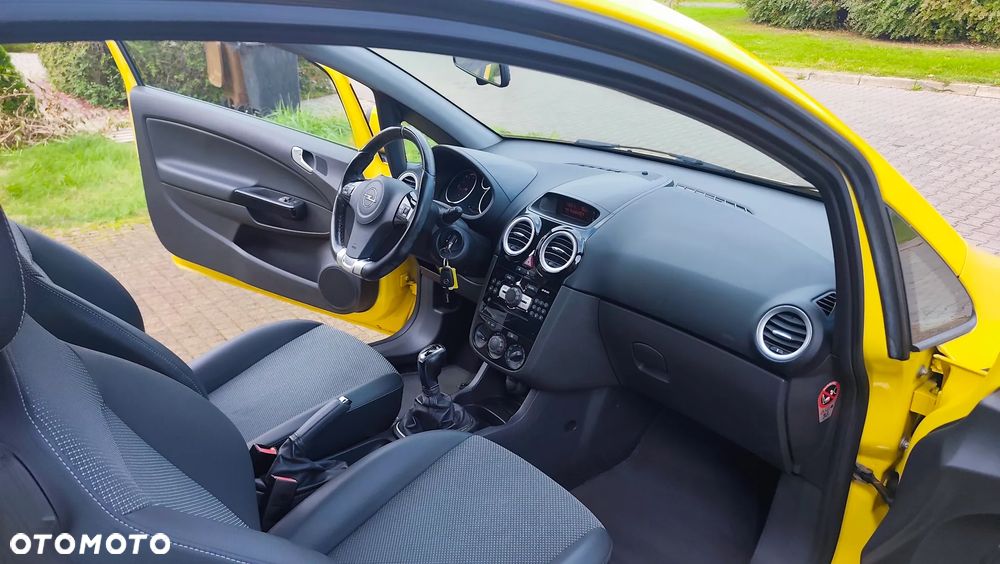 Opel Corsa 1.2 16V Sport - 31