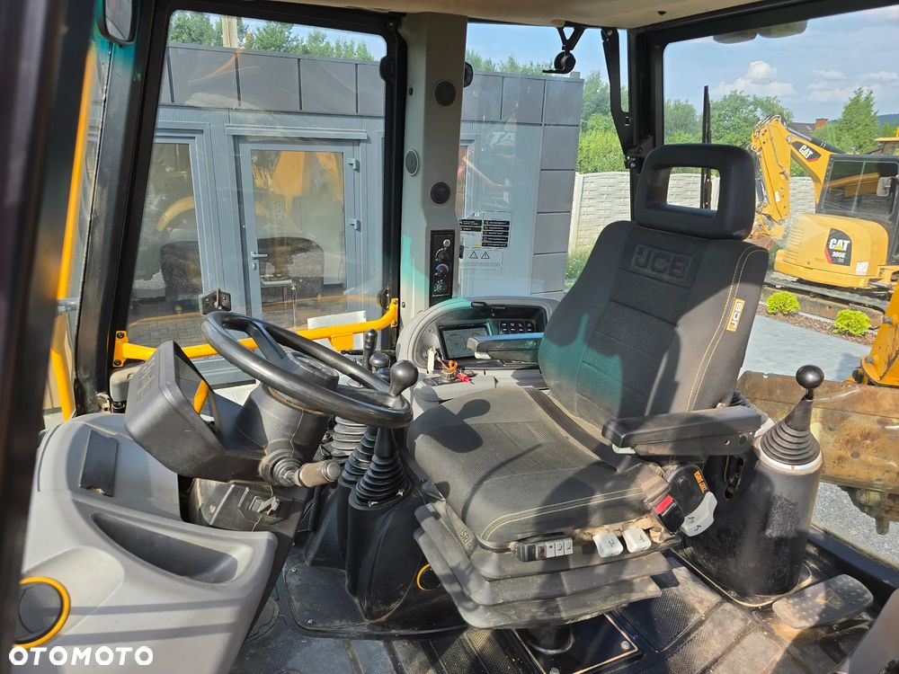 JCB - 3