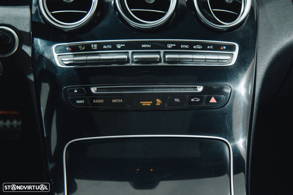 Mercedes-Benz C 300 BlueTEC Hybrid AMG Line - 11