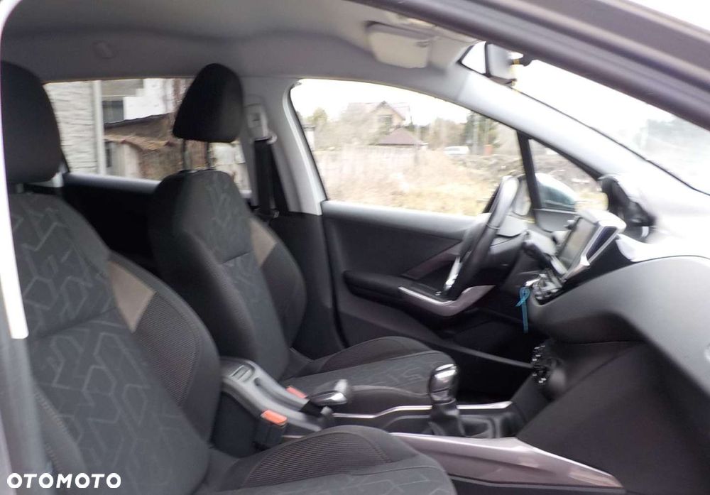 Peugeot 2008 1.2 Pure Tech GPF Style - 19