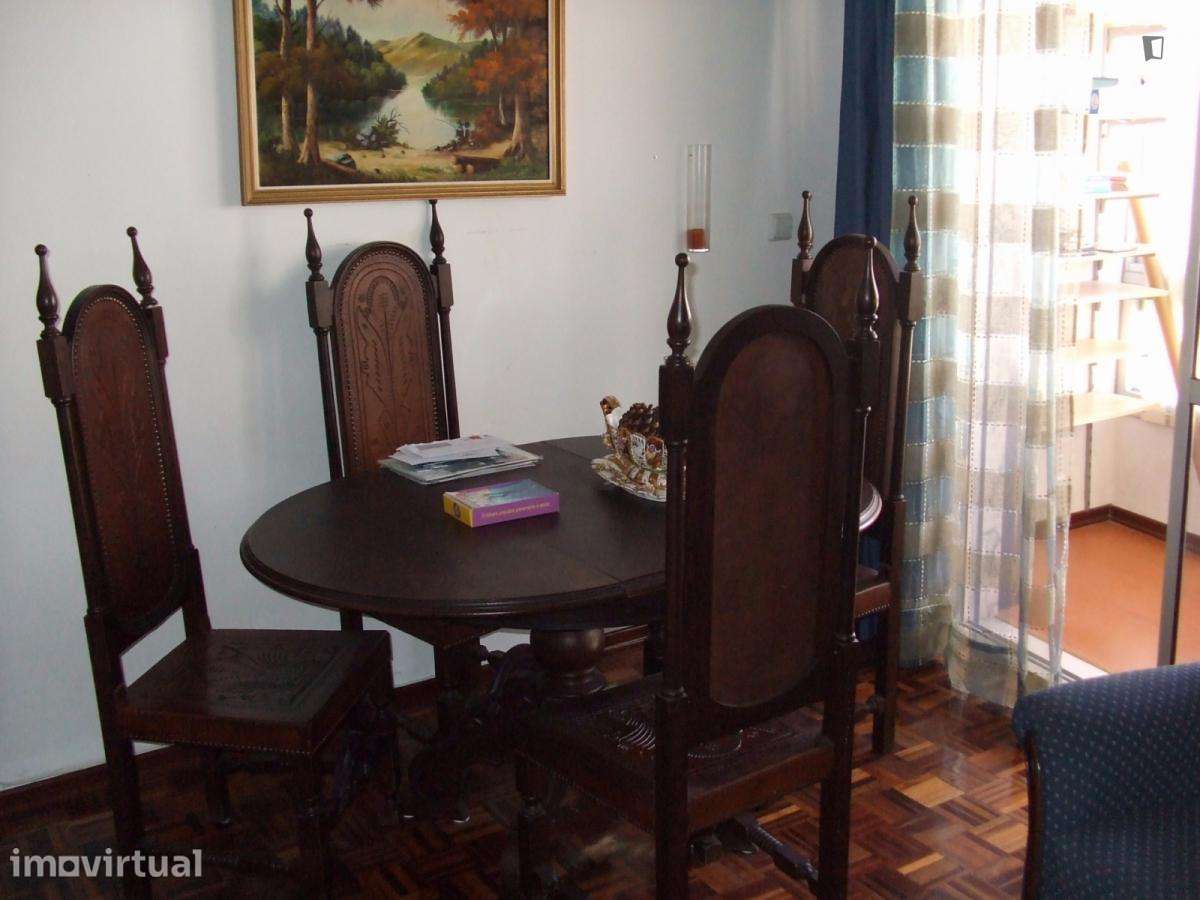 Quarto - localizado em Algés Lisbon - Grande imagem: 3/6