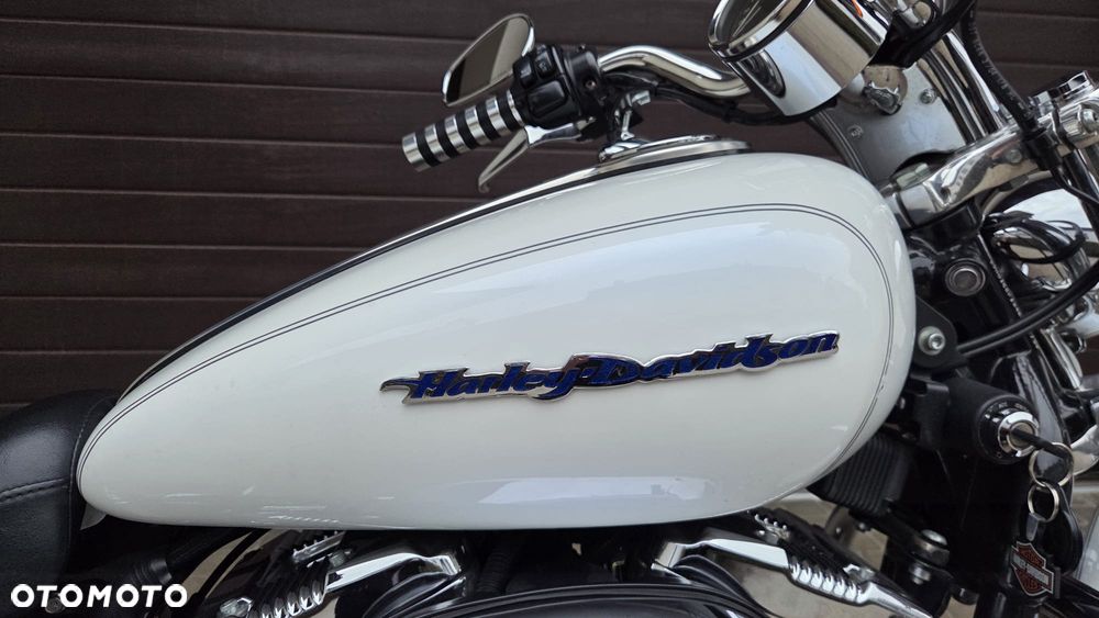 Harley-Davidson Sportster Custom 1200C - 16