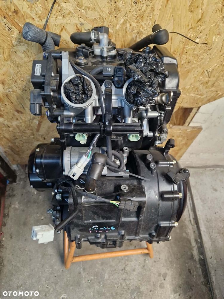 Kawasaki Z650 silnik 8500km - 7