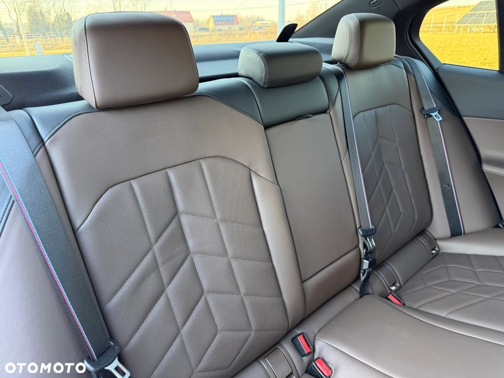BMW Seria 5 ver-520d-xdrive-mhev-m-sport - 36