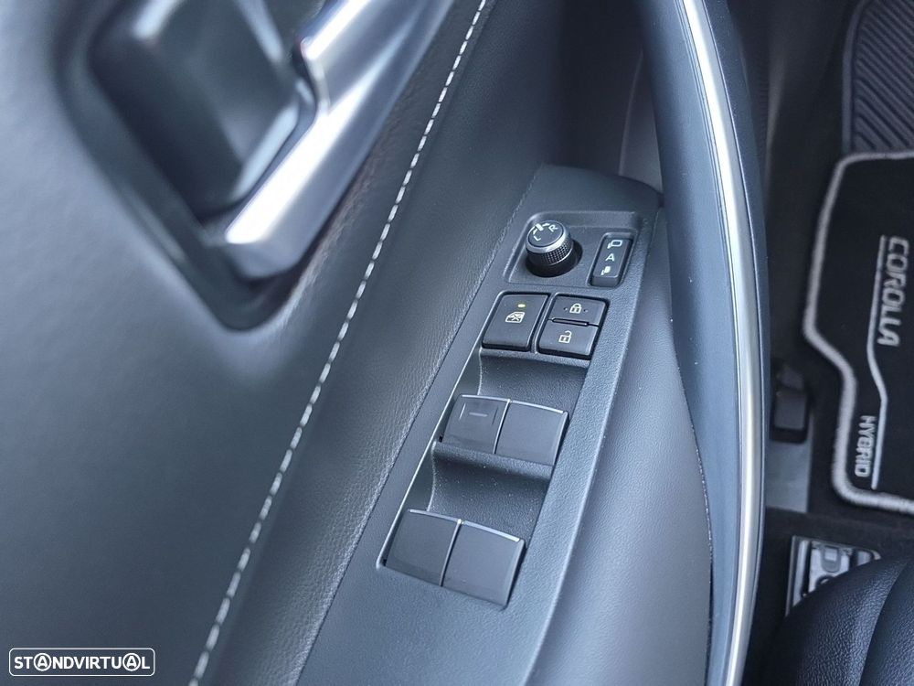 Toyota Corolla 1.8 Hybrid Comfort Plus — fotografia 17
