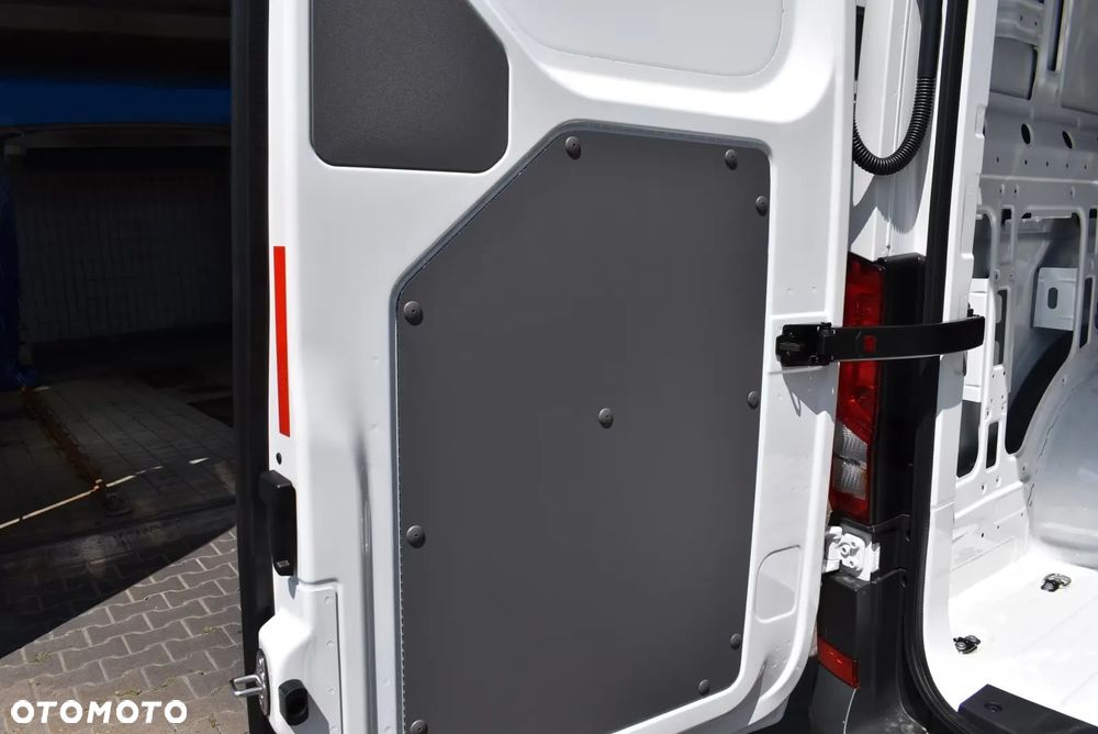 Volkswagen Crafter 35 Furgon L5H2 - 12