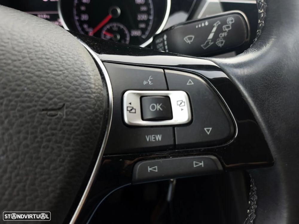 VW Touran 2.0 TDI Confortline - 24