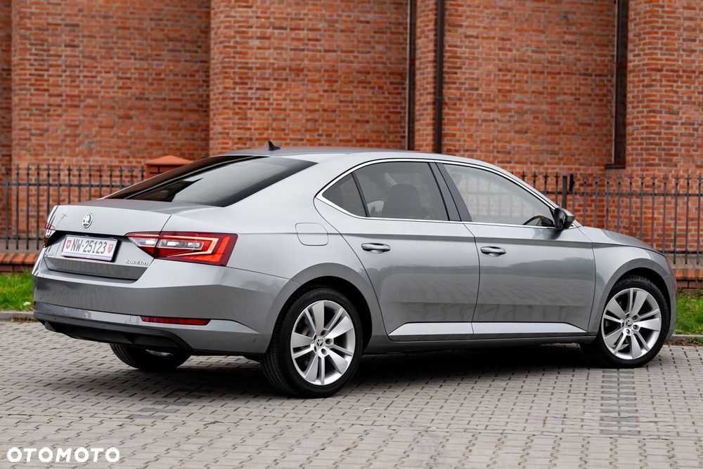 Skoda Superb 2.0 TDI DSG Ambition - 11