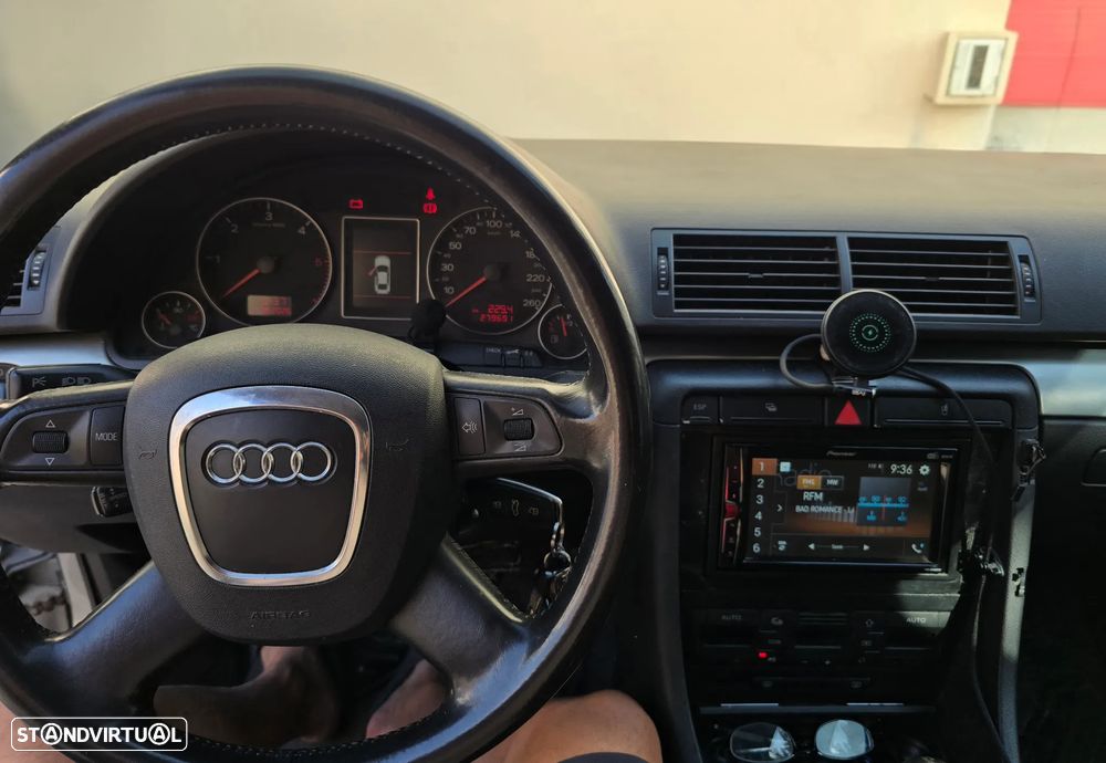 Audi A4 Avant 2.0 TDI DPF - 9