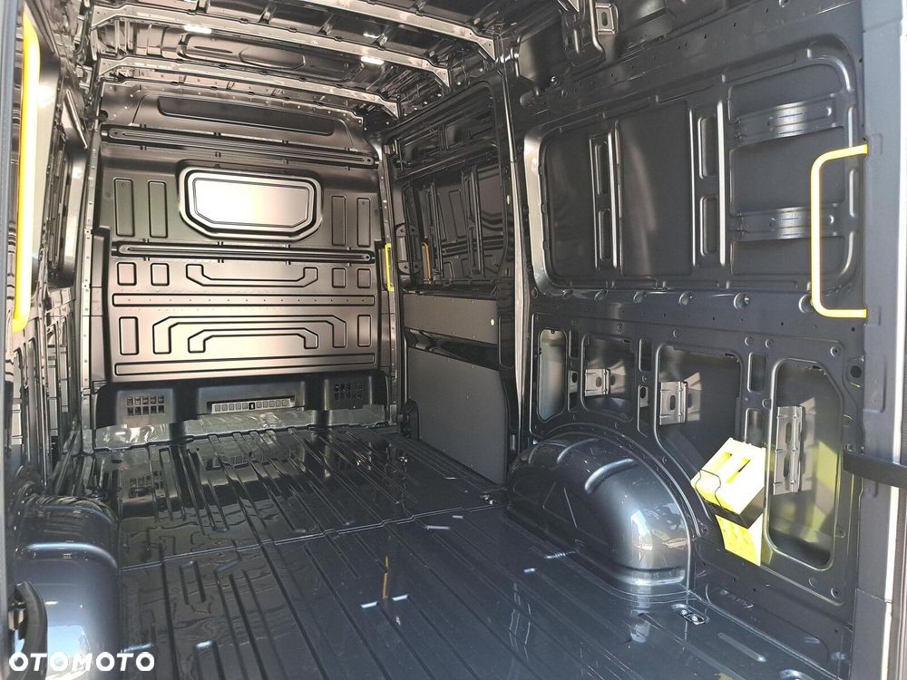 Volkswagen Crafter 35 furgon 177km Automat 3640 - 15