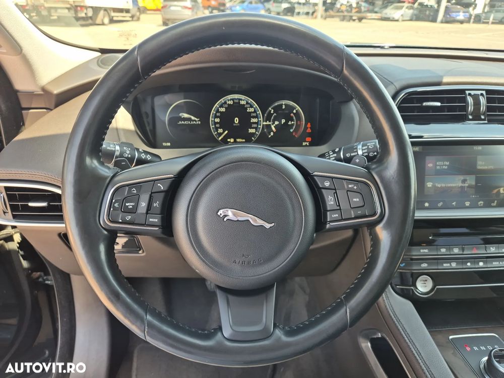 Jaguar F-Pace 20d AWD Portfolio - 12