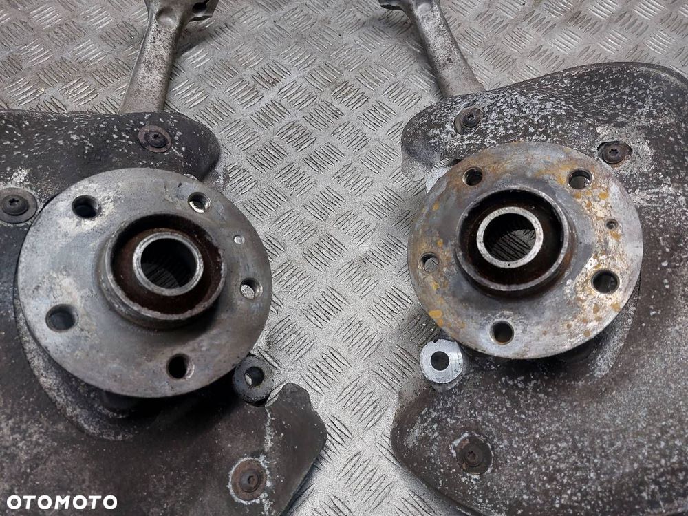 PIASTA ZWROTNICA LEWY PRZÓD + PRAWY PRZÓD AUDI Q5 8R - 2