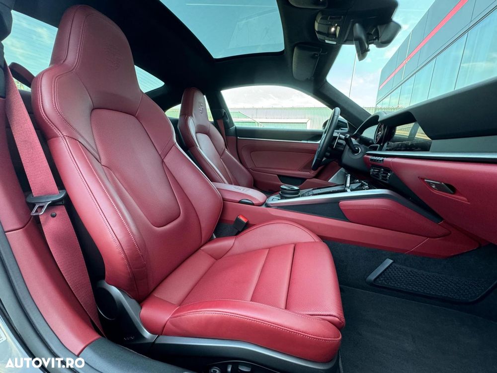 Porsche 911 Carrera 4S - 12