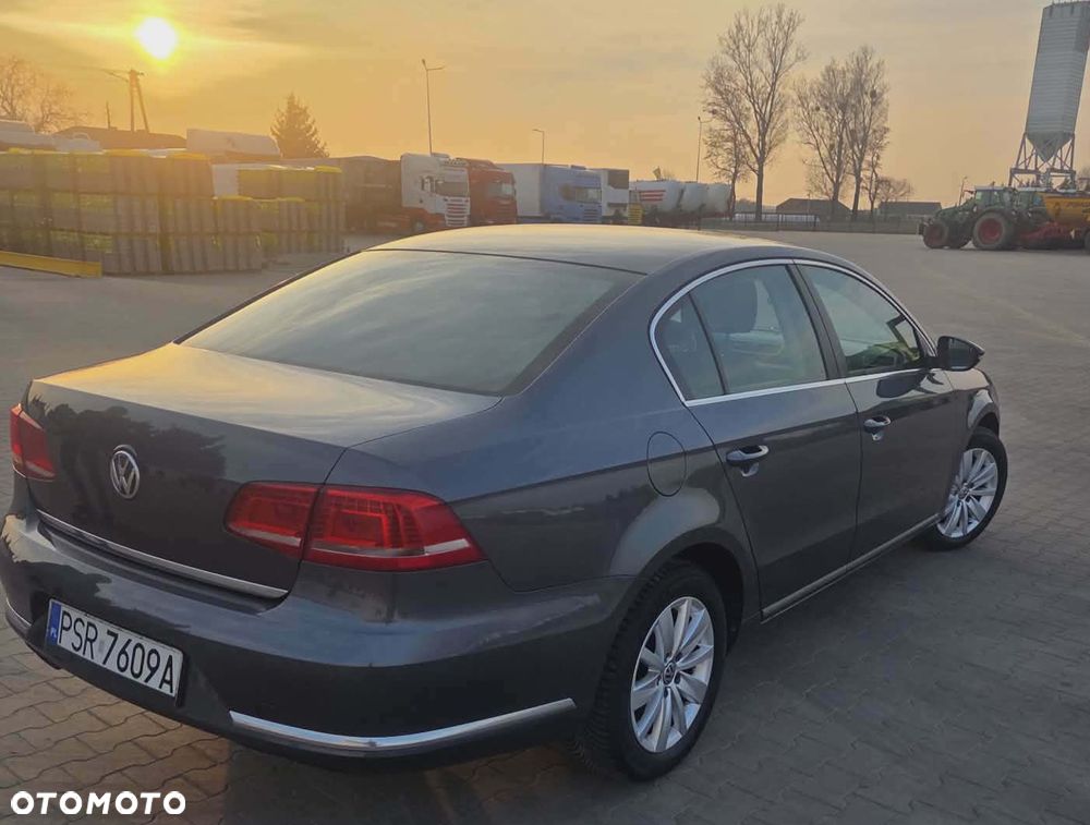 Volkswagen Passat 2.0 TDI Comfortline - 23