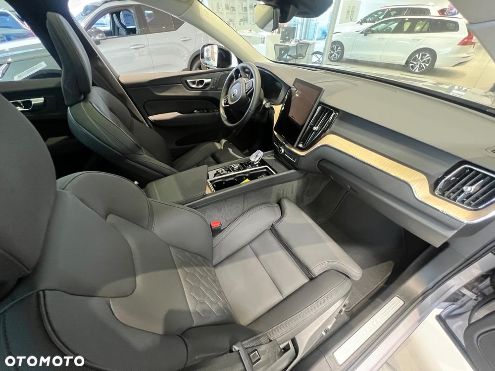 Volvo XC 60 B5 B AWD Plus Bright - 19