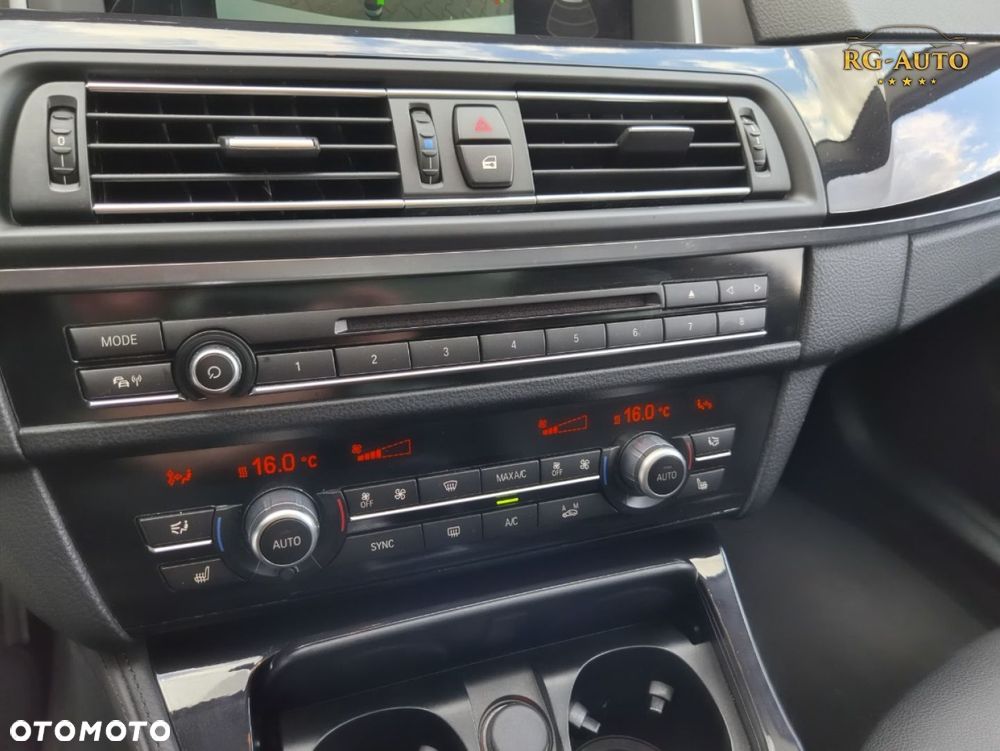 BMW Seria 5 525d xDrive Luxury Line - 30