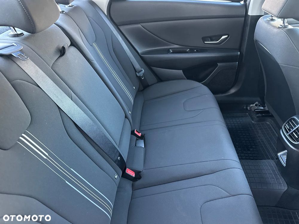 Hyundai Elantra 1.6 Smart CVT - 24