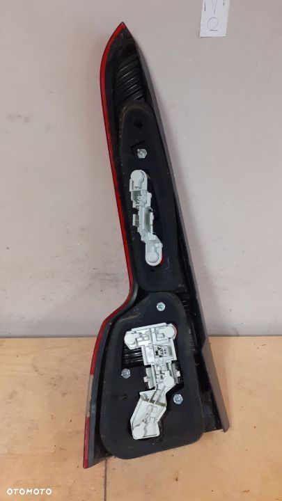 LAMPA TYŁ TYLNA PRAWA VOLVO V50 KOMBI - 2