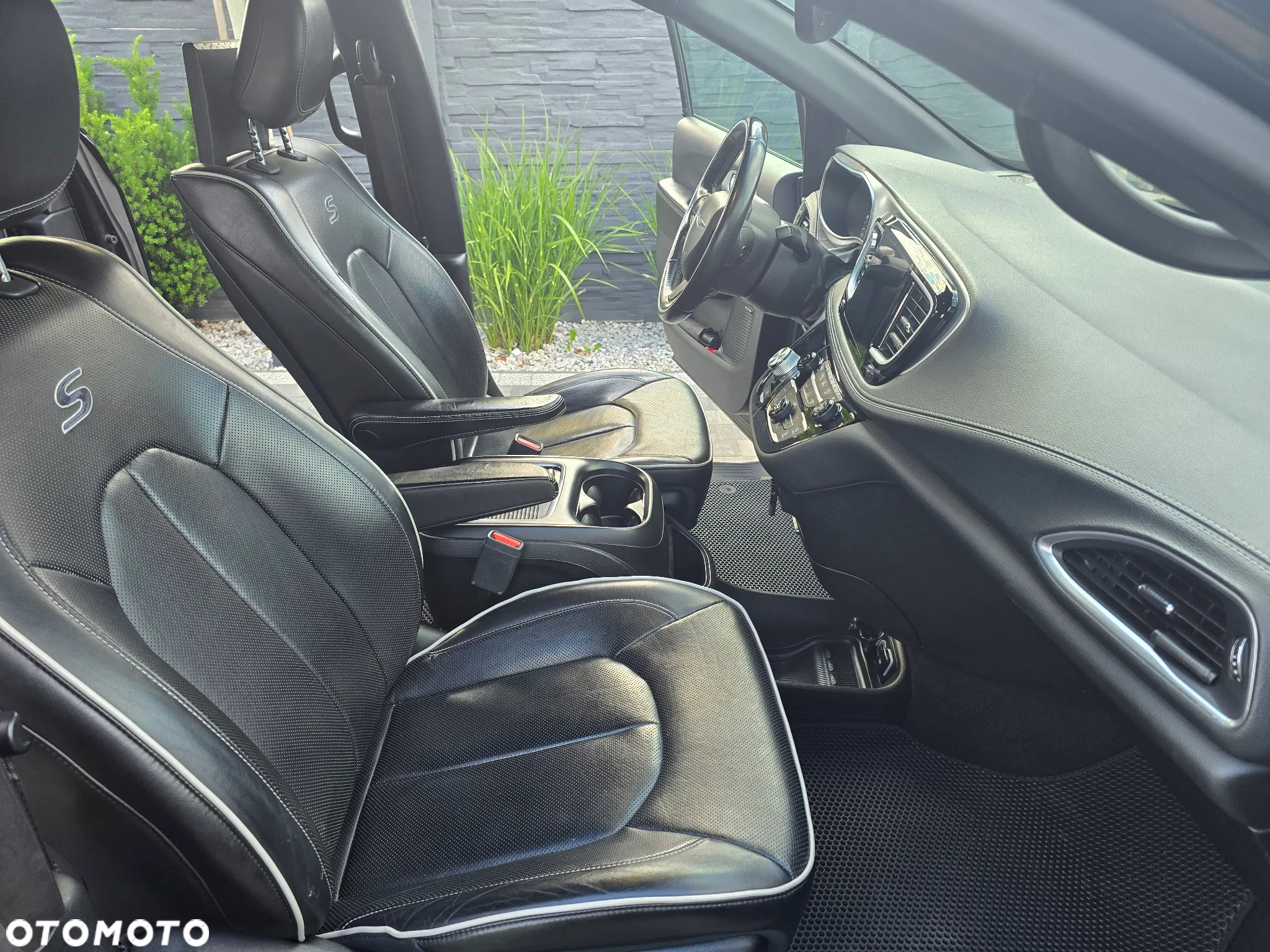 Chrysler Pacifica - 7