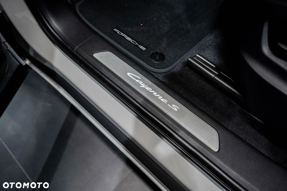 Porsche Cayenne S E-Hybrid PHEV Black Edition - 22