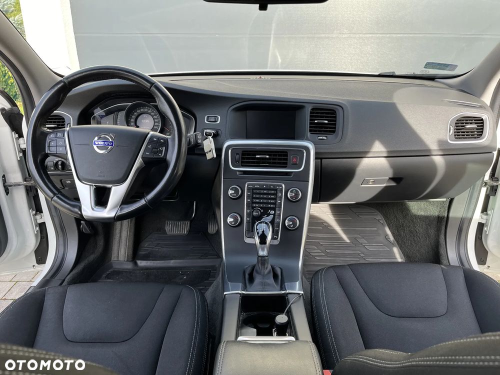 Volvo V60 T3 Drive-E Dynamic Edition (Kinetic) - 11