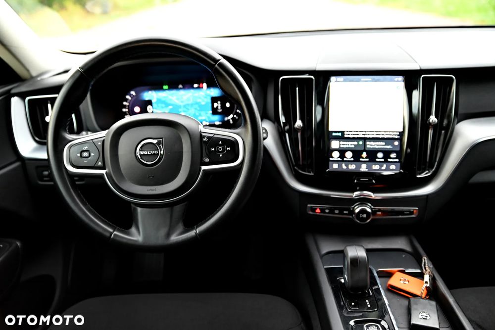 Volvo XC 60 B4 D AWD Geartronic Momentum Pro - 27
