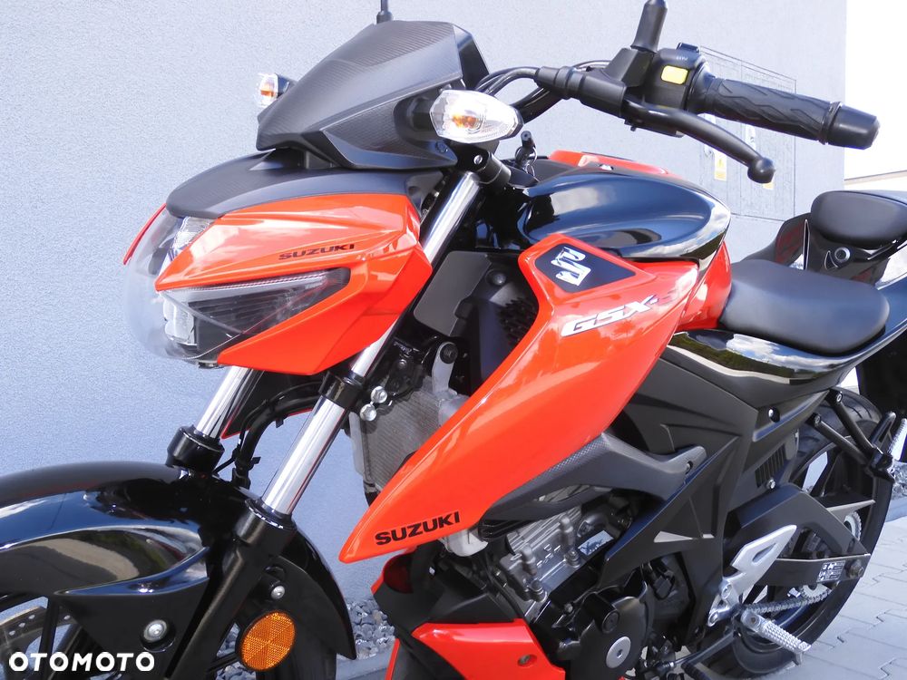 Suzuki GSX - 23