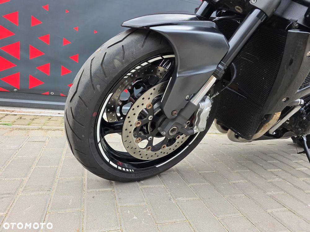 Suzuki GSX - 13