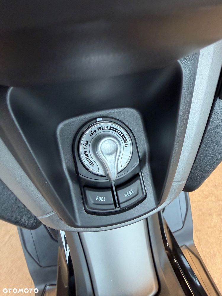 Yamaha NMAX - 8