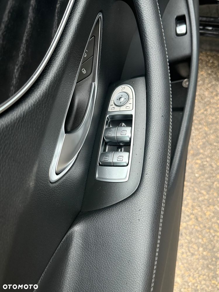 Mercedes-Benz Klasa E 300 9G-TRONIC - 9