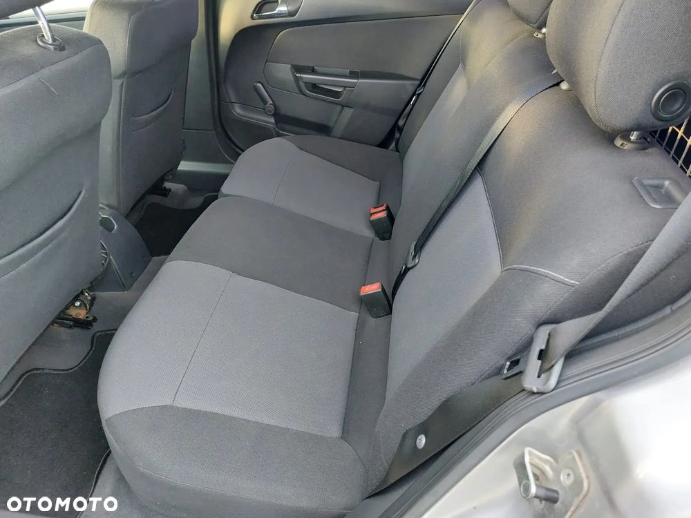 Opel Astra 1.8 Caravan Cosmo - 14