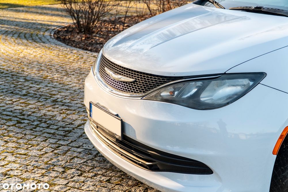 Chrysler Pacifica - 2