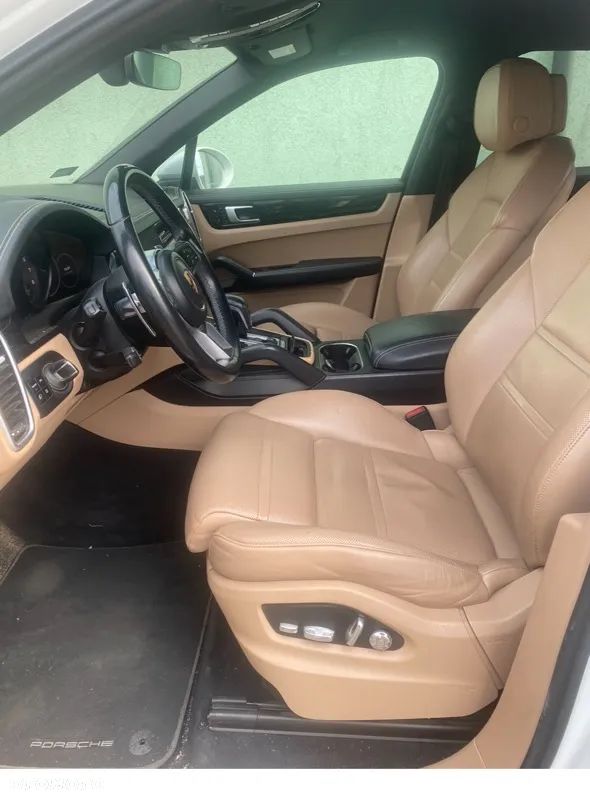Porsche Cayenne - 6