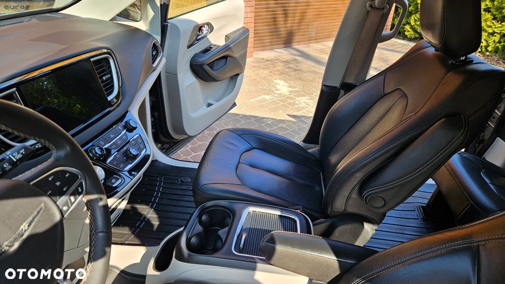 Chrysler Pacifica - 25