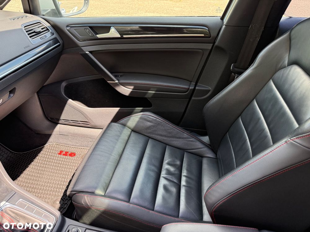Volkswagen Golf - 27