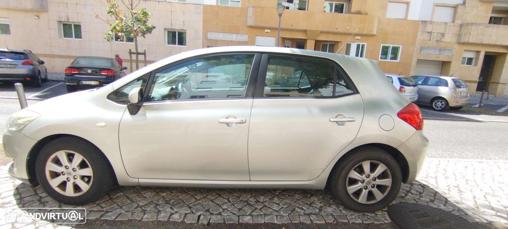 Toyota Auris 1.4 D-4D AC - 1
