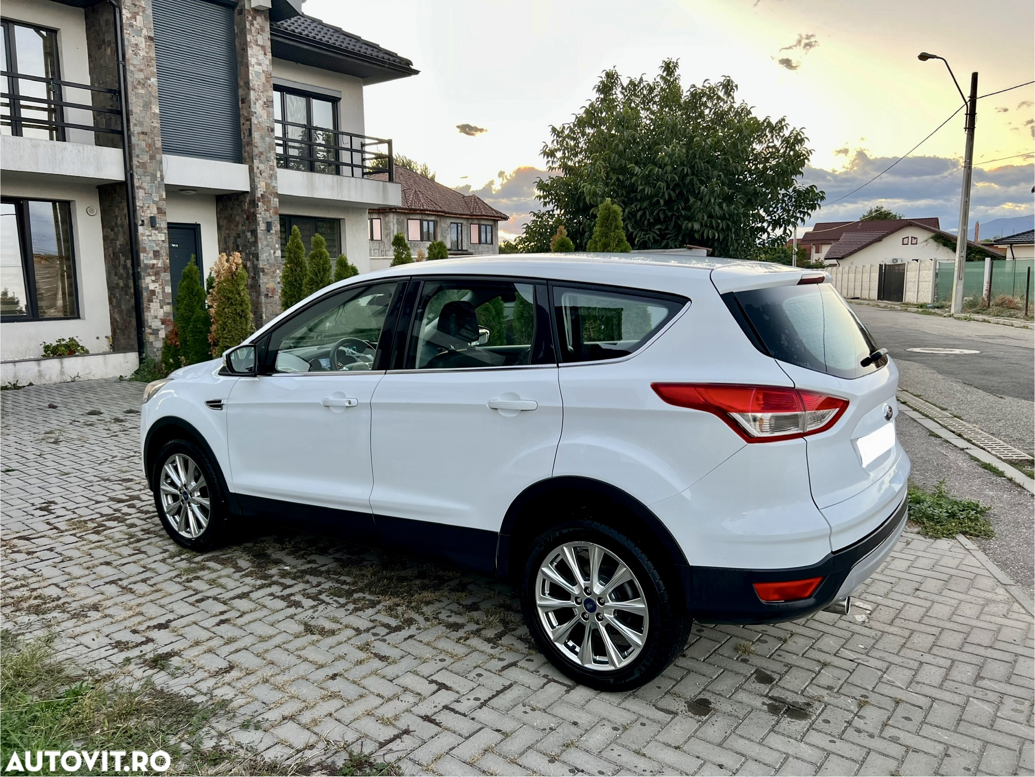 Ford Kuga 2.0 TDCi 4x4 Titanium - 3