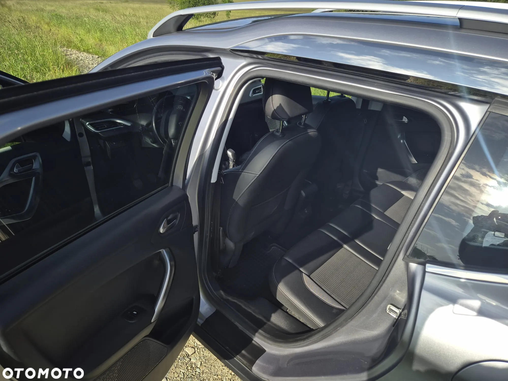 Peugeot 2008 1.2 Pure Tech Allure S&S - 13