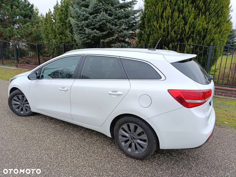 Kia Ceed 1.6 CRDi 115 Dream-Team Edition - 5