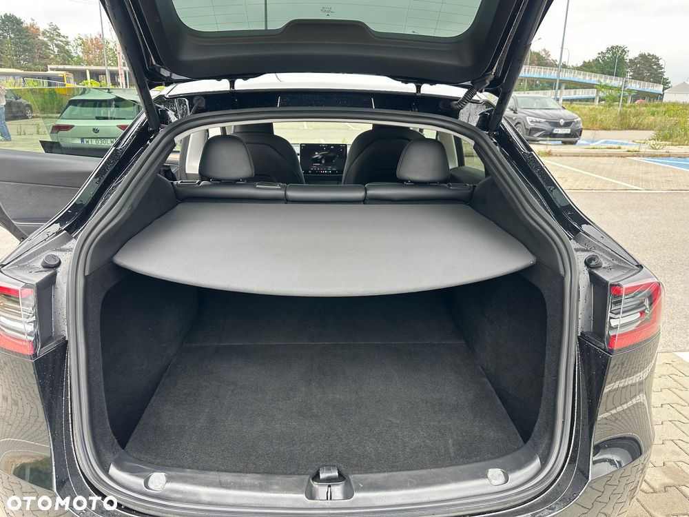 Tesla Model Y Long Range AWD - 19